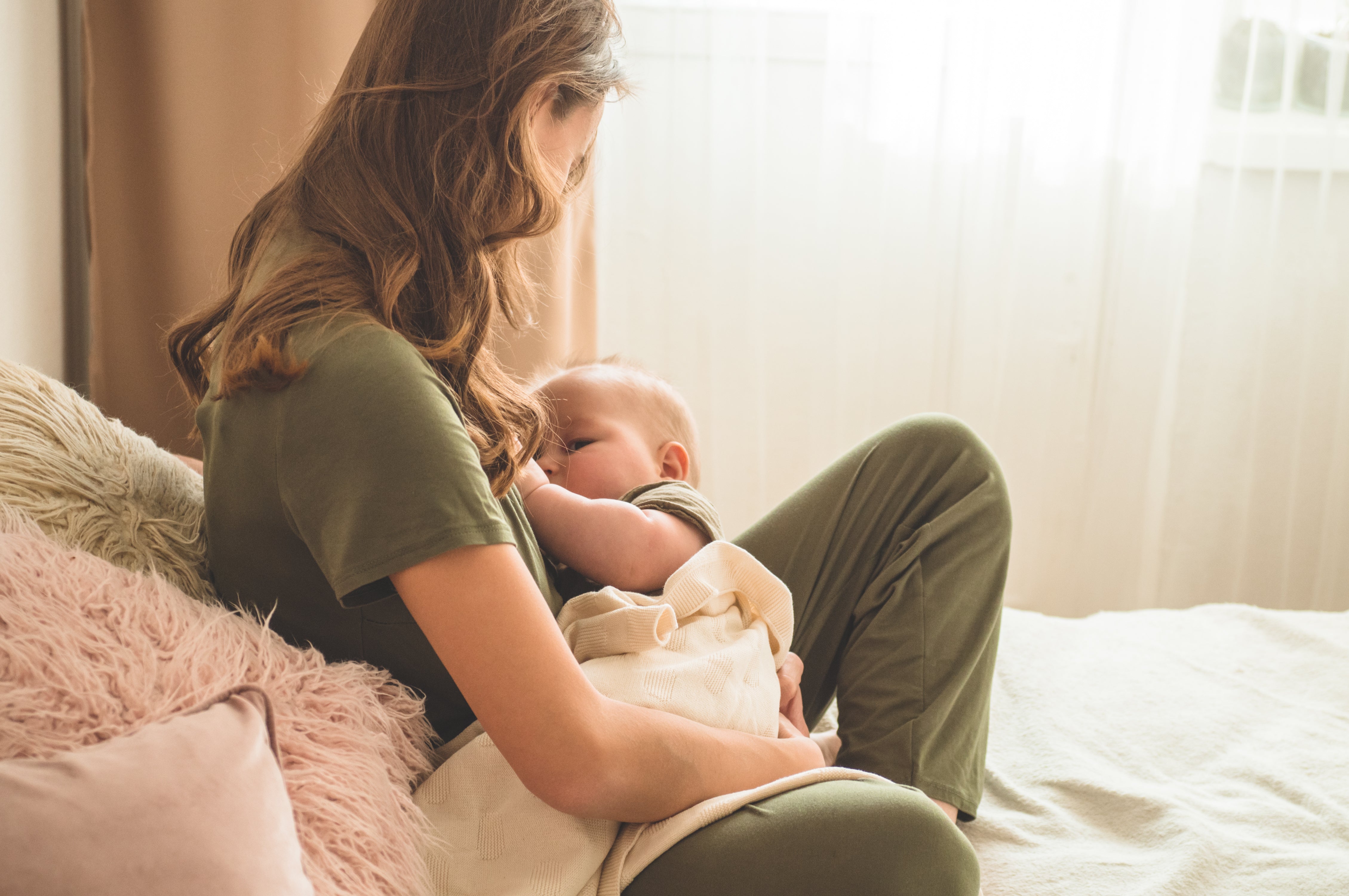 The Ultimate Breastfeeding Supplies Checklist for New Mamas